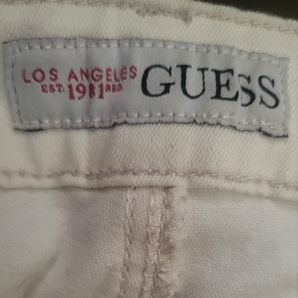 Cream coloured, low-rise, Guess skinny jeans - Maxine fit - Picture 4 of 7